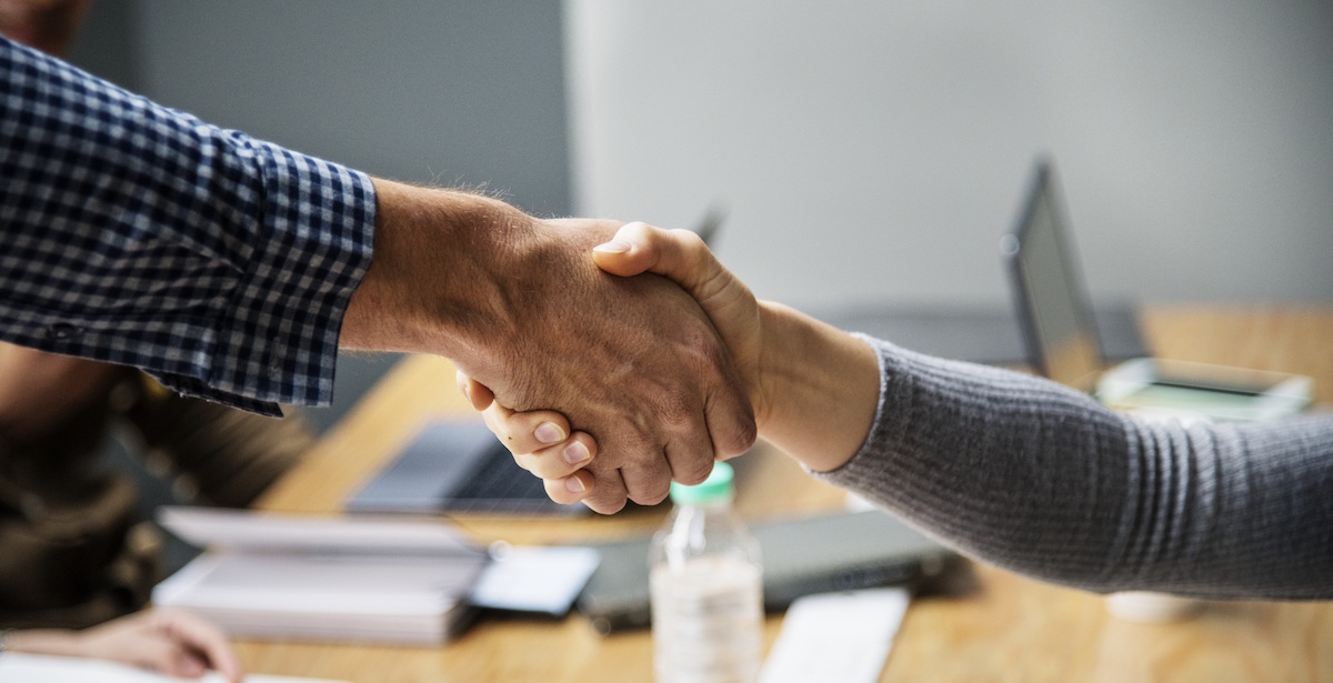 En Gui Software estrechamos tu mano